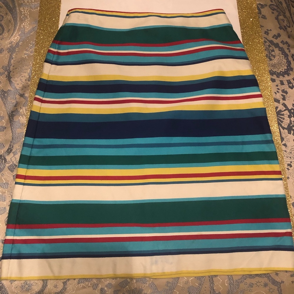 Multicolored horizontal lines skirt
